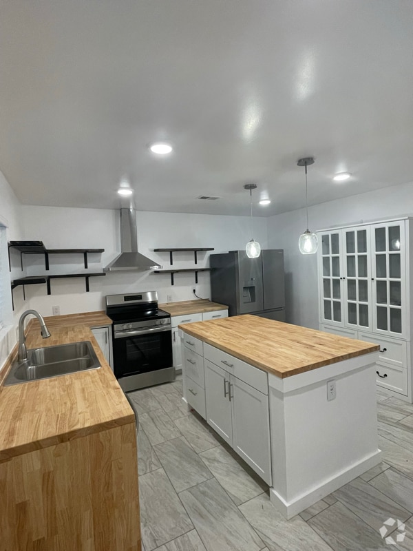 Building Photo - 547 Dulin St Rental
