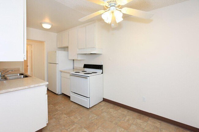 kitchen - Westwood Apartments