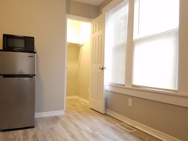 Photo - 110 W Lindburg St Unit 110 W Lindburg Apt 1