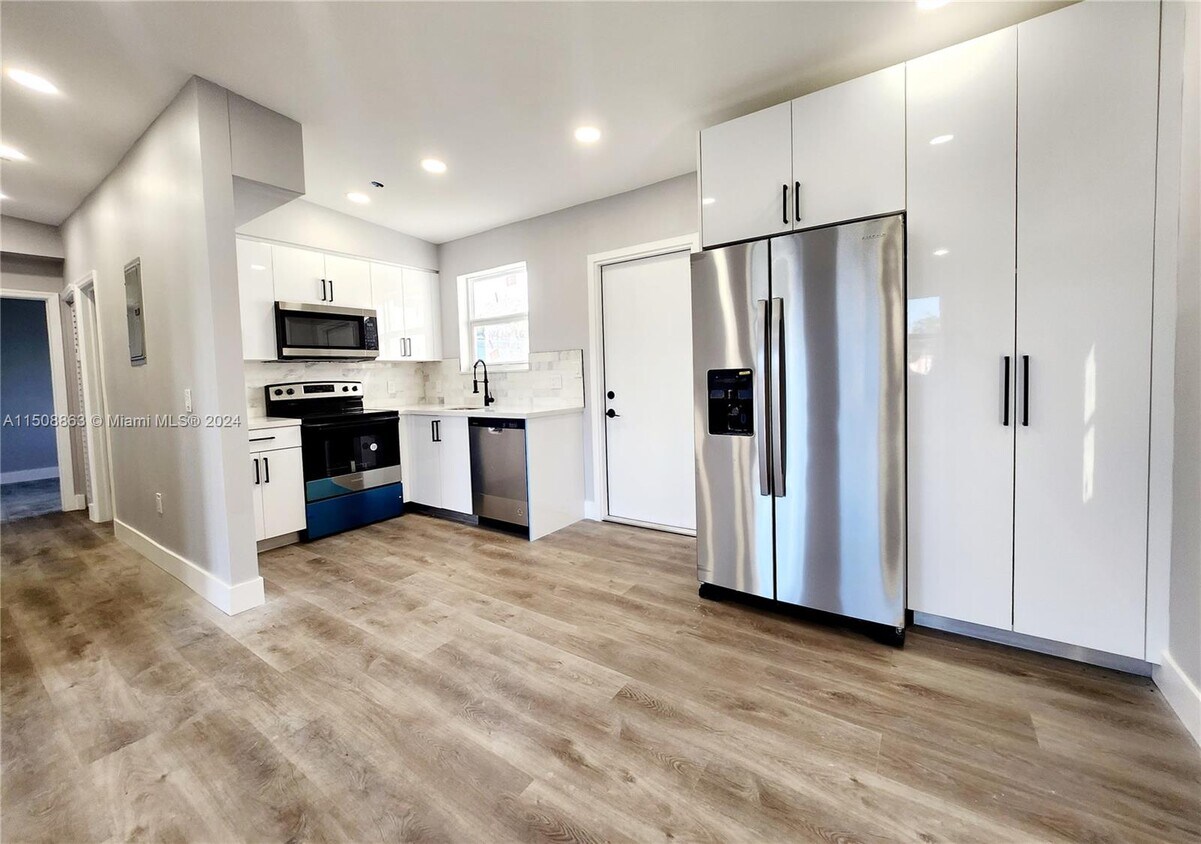 Photo - 5165 NE 16th Ave (Pompano Beach, FL)