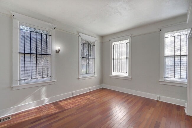 Photo - 631 W 37th St Unit Apartment A