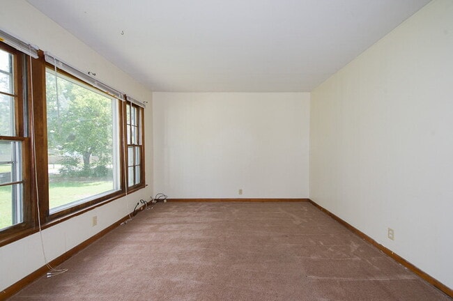 Photo - Coming Soon: 1BR, 1BA duplex (Please do not apply without speaking with us first.) Unidad A
