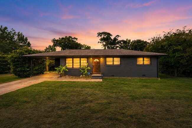 Photo - Updated 3 Bedroom Ranch! **APPLICATION FEE WAIVED** Call for details.