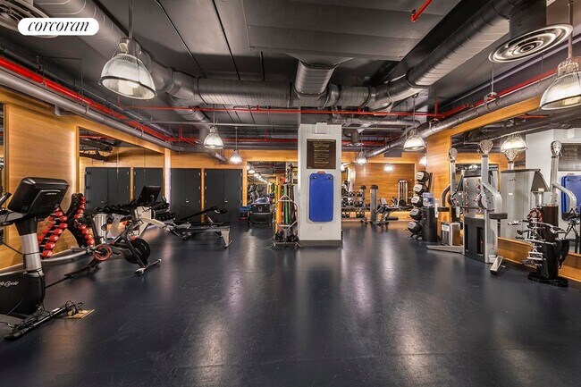 Photo - 500 W 21st St