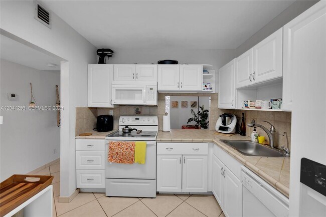 Photo - 3199 S Ocean Dr Unit 402