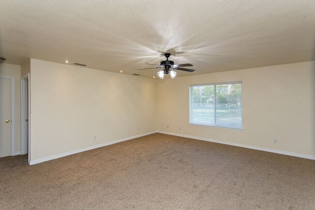 Photo - Spacious 2 Bedroom Home!