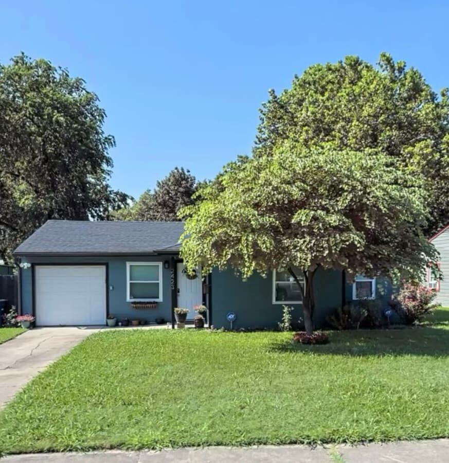 Photo - 2423 Healey Dr House