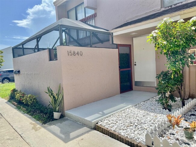 Building Photo - 15840 SW 90th Ct Unit c Rental