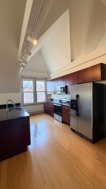 Upgraded kitchen - 4400 Laclede Ave Unit 3