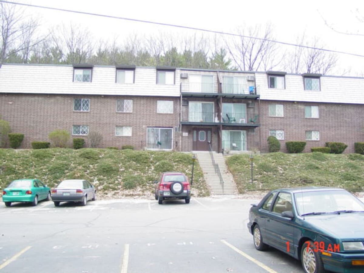 Photo - 2 Pembroke Dr Unit 1