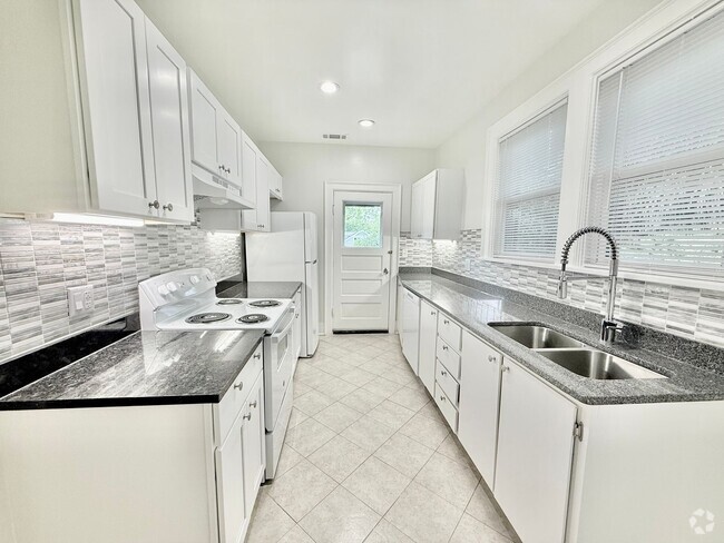 Building Photo - 507 E 51st St Unit Apt B (Upper)
