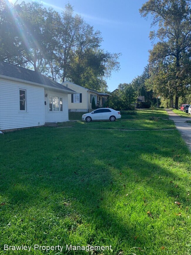 Photo - 4 br, 2 bath House - 1302 N Woodburn Ave