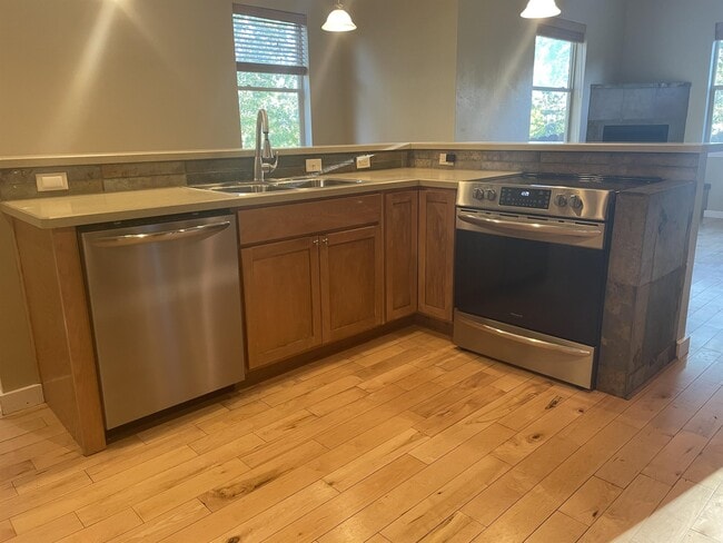 Photo - 640 Sanders Ave