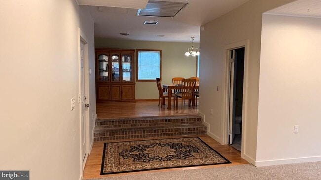 Photo - 3869 Midstate Rd