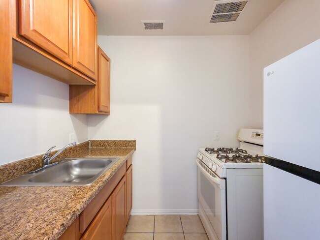 Photo - 579 W 3rd St Unidad 579 W 3rd St