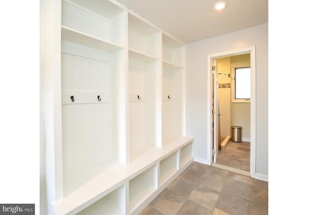 Photo - 1120 Cymry Dr