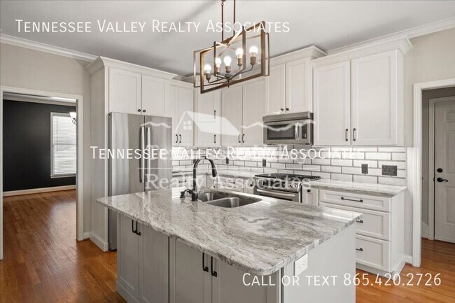 Photo - 821 Foxfield Ln