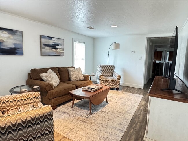 Photo - 879 Christmas Rd