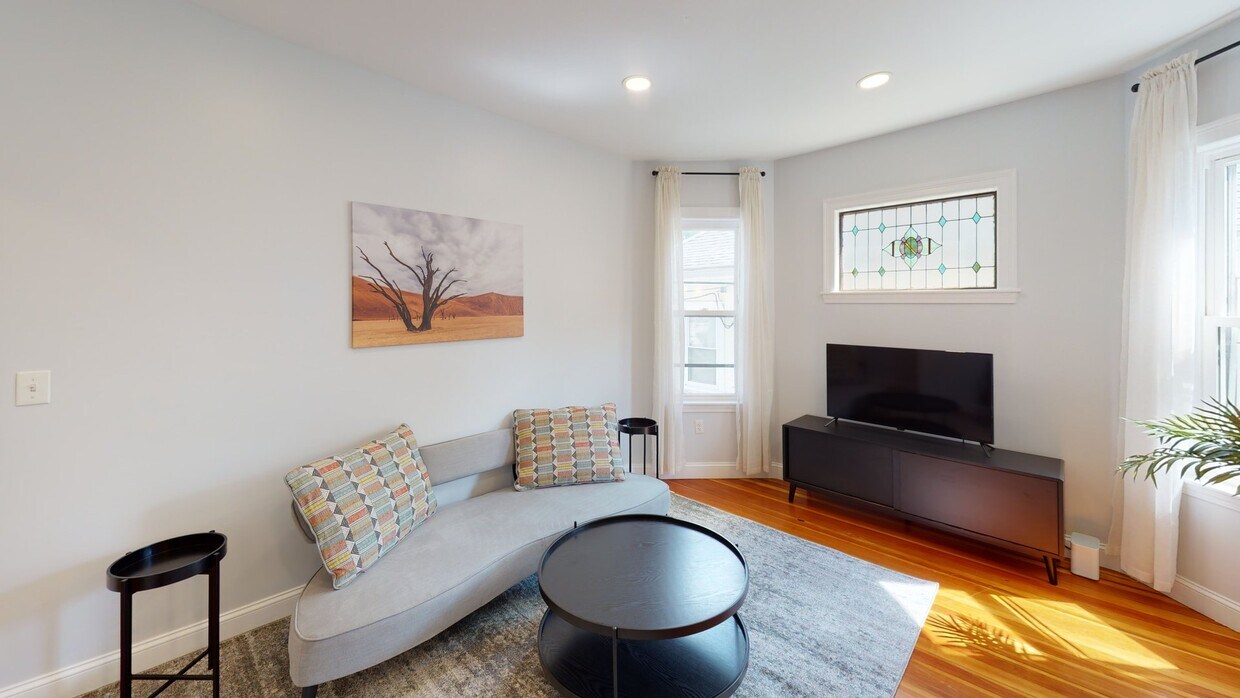 Photo - Private bedroom in 4 bed/2 bath Home