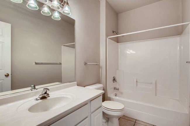 Photo - Lincolnshire Court