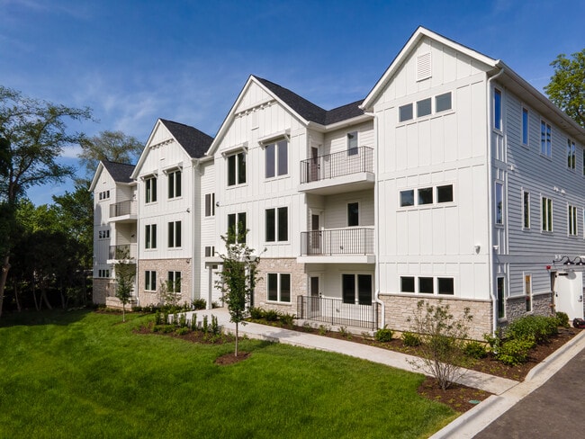 Building Photo - 0S231 Winfield Rd Unit 206