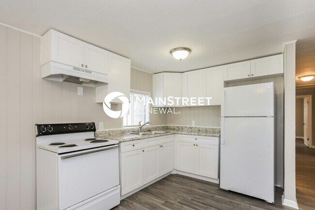 Photo - 3 Bedroom Pet-Friendly Home in St Petersburg, FL with Main Street Renewal