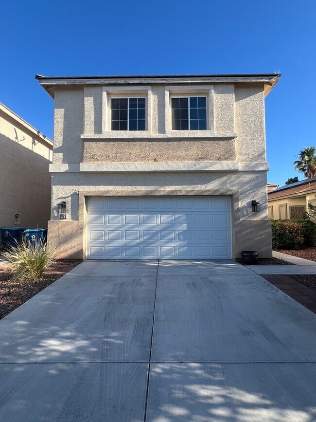 Building Photo - 3 Bed, 2.5 Bath home with Solar Panels!