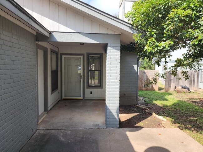 Photo - 515 Luther Dr