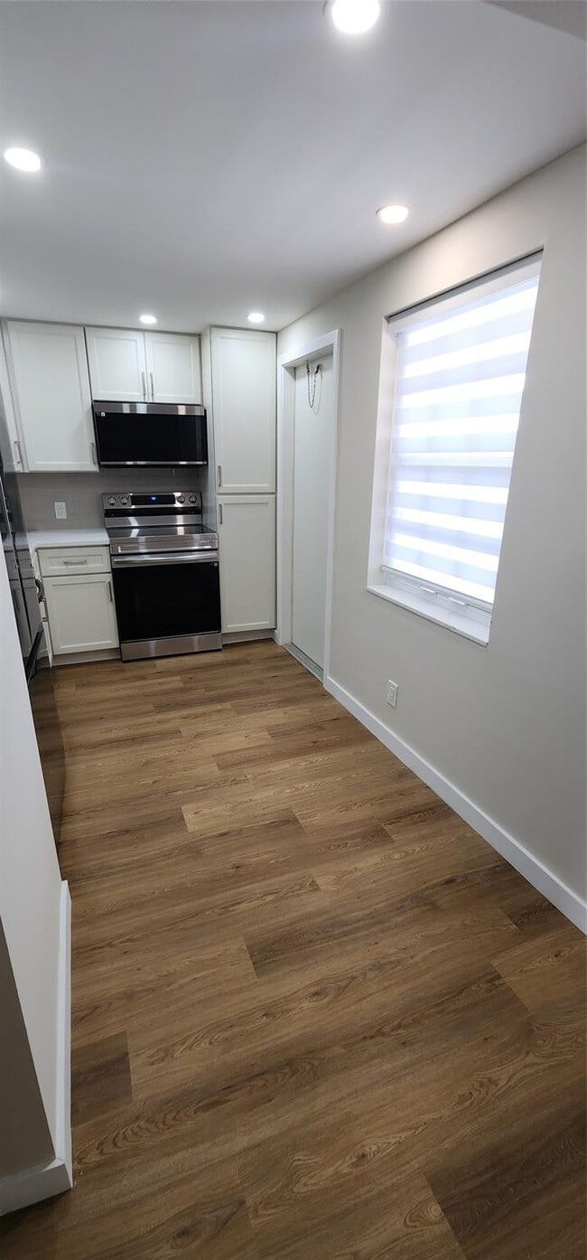 Building Photo - 3150 N Palm Aire Dr Unit 609