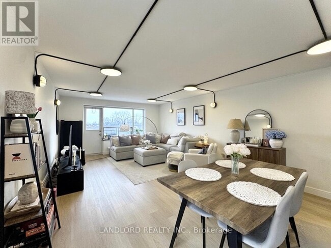 Photo - 420 Eglinton Ave E Unit 102