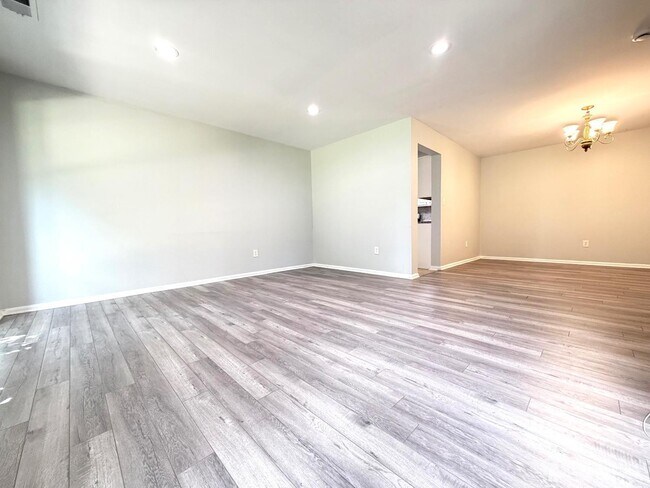 Photo - 511 Dunn Cir
