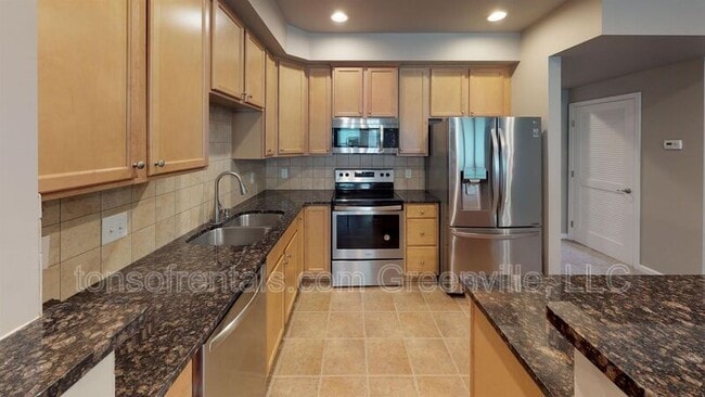 Photo - 433 Woodbark Ct