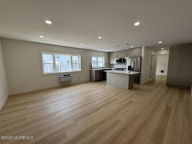 Building Photo - 1217 Ocean Ave N