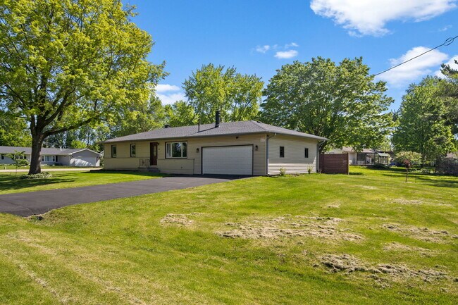 Photo - 104 N Spruce St