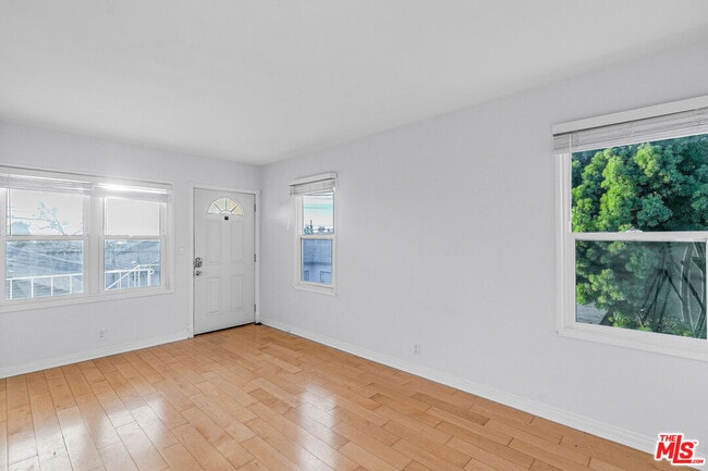 Building Photo - 1352 Ocean Park Blvd Unit F