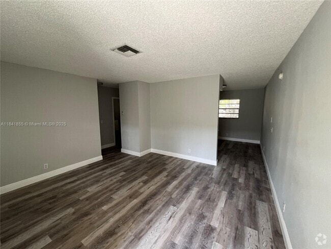 Building Photo - 37 SE 15th St Unit 2 Rental