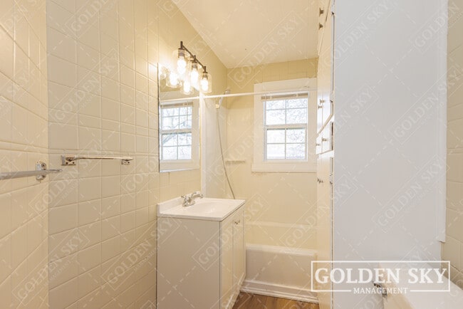 Photo - 4613 S Madison St