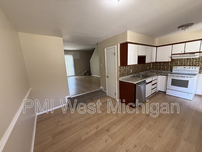 Photo - 6051 In the Pines Dr SE