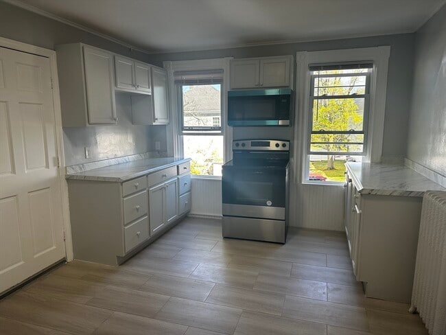 Building Photo - 4 Howard Ave Unit 2