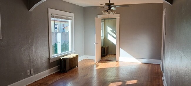 Photo - 3185 S Sherman St