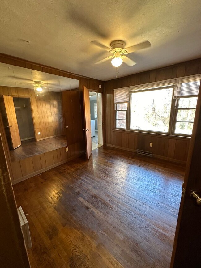 3 bedroom house in Fulton Hill! Laundry, C... Rental House Rental in