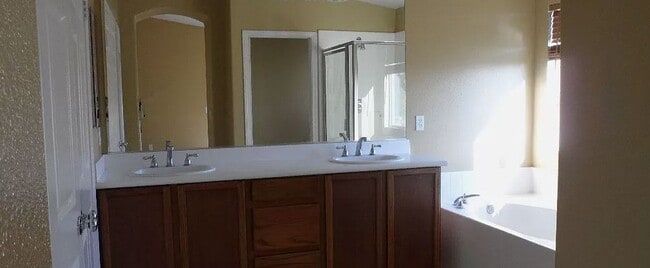 Photo - Lovely 5 Bed/3 Bath Home At Chapman Heights Community!