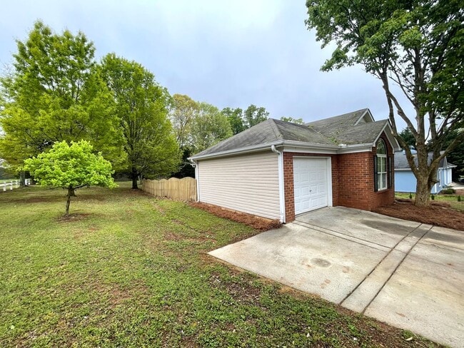 Photo - Newly Renovated 3br in East Athens, Available Mid June 2025