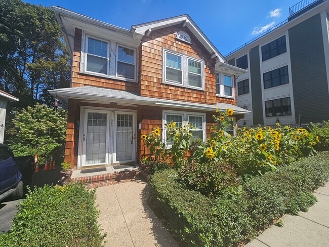 Building Photo - 360 Beech St Unit 1 Rental