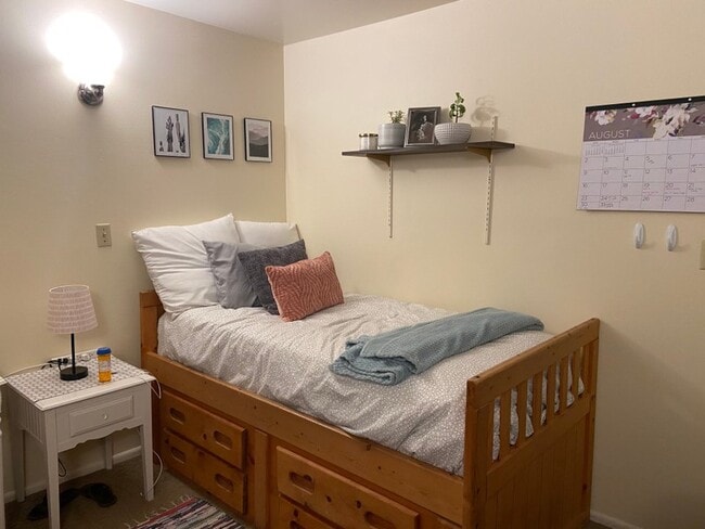 Photo - 1080 E 450 N