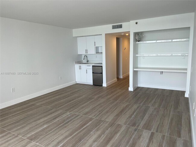 Photo - 555 NE 15th St Unit 411