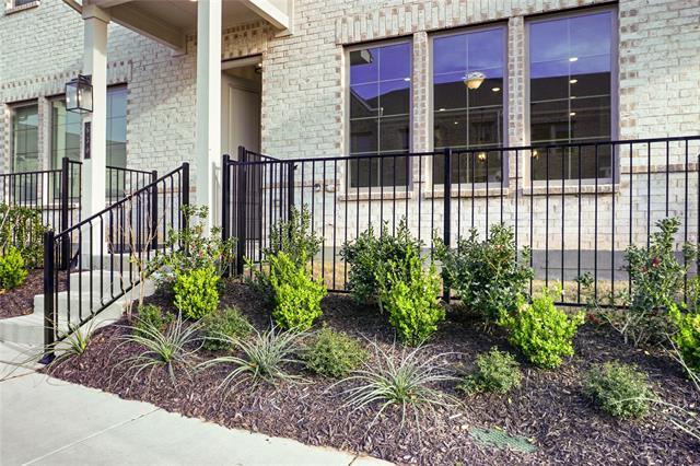 Photo - 631 Redwood Wy