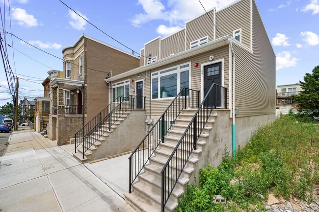 Building Photo - 1400 9th St Rental