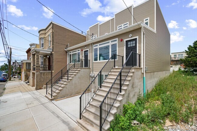Building Photo - 1400 9th St Rental