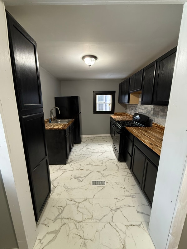 Photo - 401 W 1st St